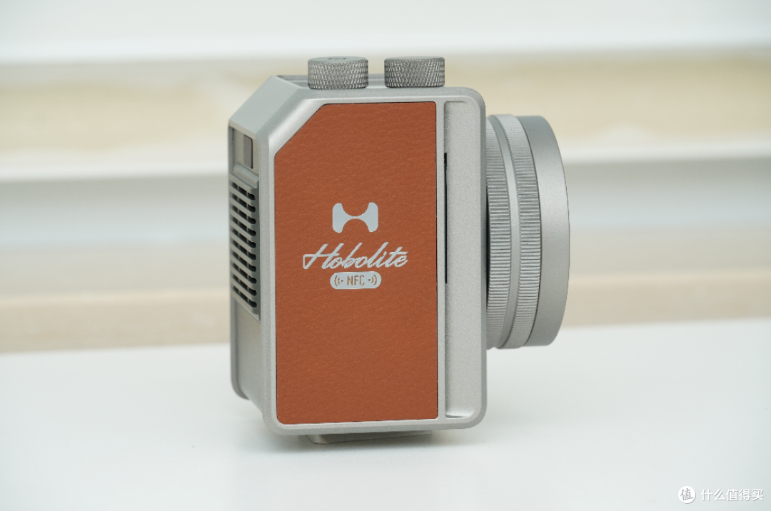 美的像艺术品，好用又小巧的Hobolite MINI便携补光灯