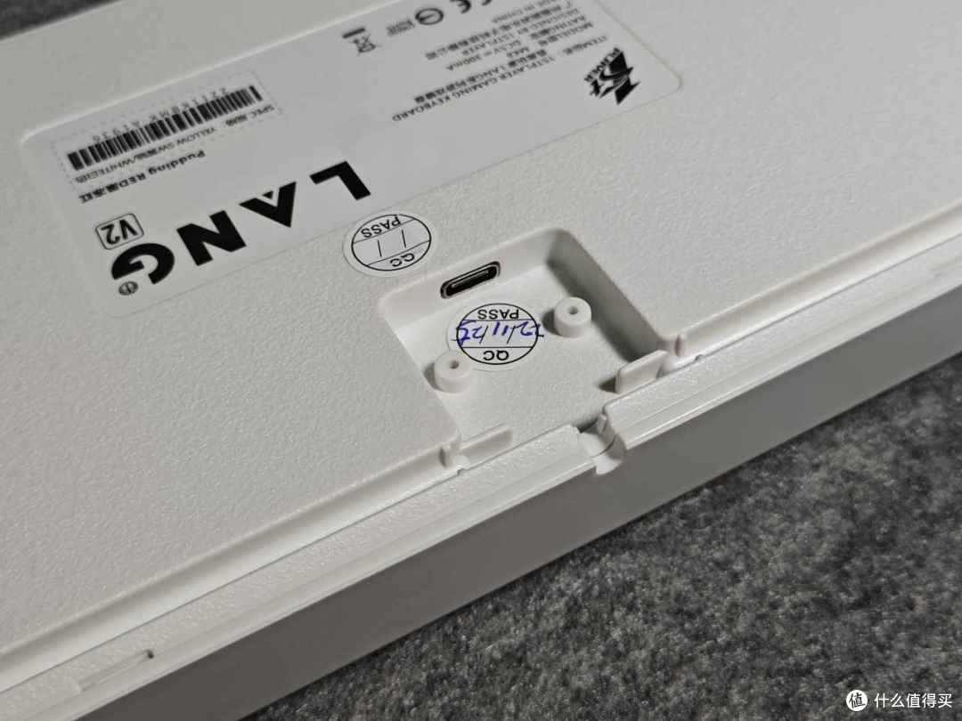 首席玩家郎MK8V2开箱：一款超级粉嫩的入门级机械键盘！