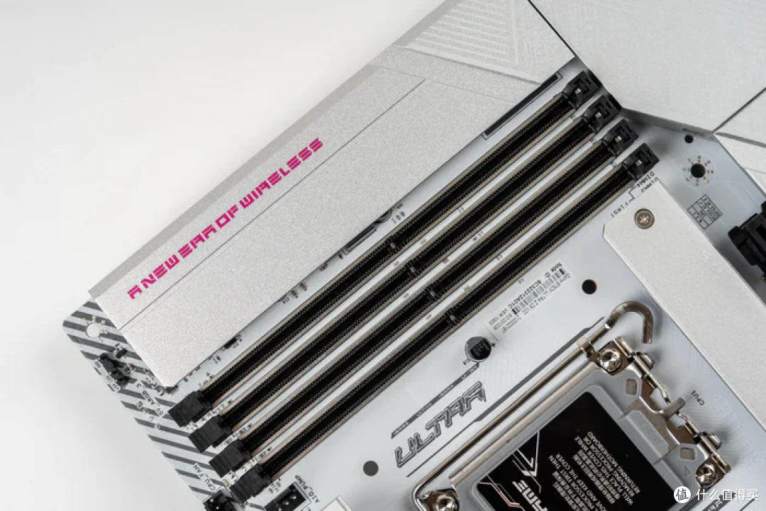 简洁七彩虹 iGAME ULTRA——B760M UltraZ+ 4060 UltraW+ C23MA UltraZ 装机分享