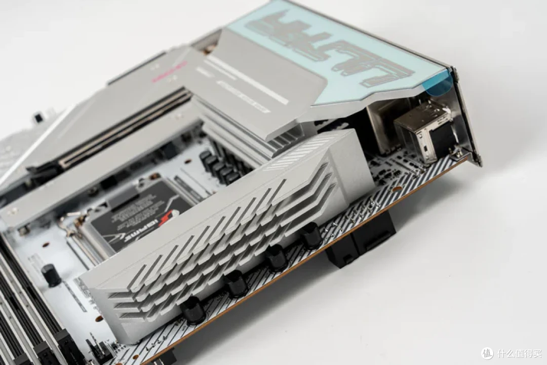 简洁七彩虹 iGAME ULTRA——B760M UltraZ+ 4060 UltraW+ C23MA UltraZ 装机分享