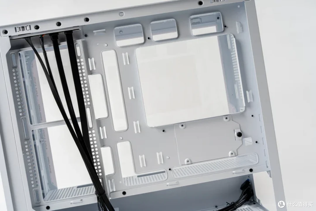 简洁七彩虹 iGAME ULTRA——B760M UltraZ+ 4060 UltraW+ C23MA UltraZ 装机分享