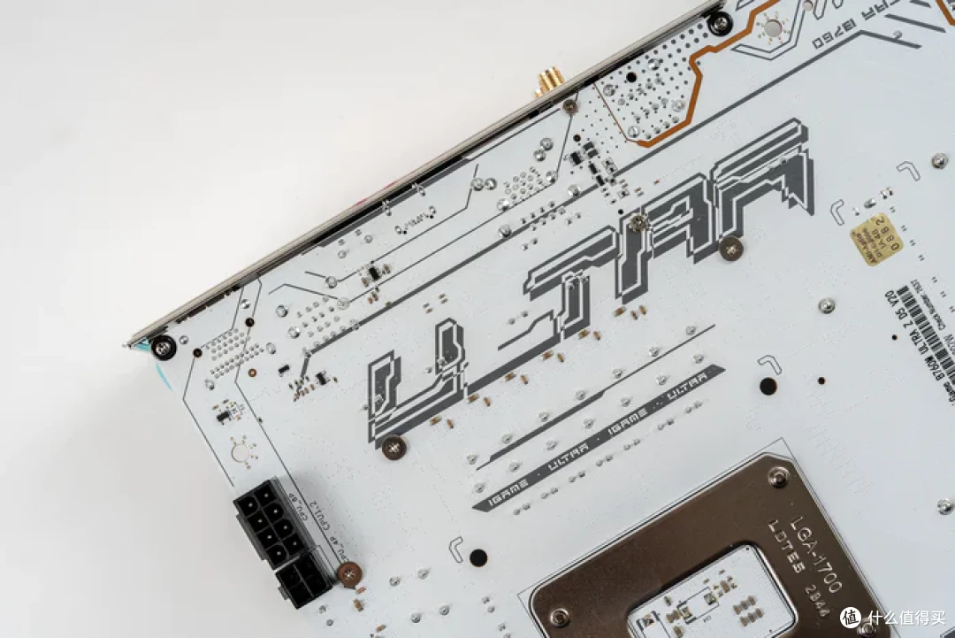 简洁七彩虹 iGAME ULTRA——B760M UltraZ+ 4060 UltraW+ C23MA UltraZ 装机分享