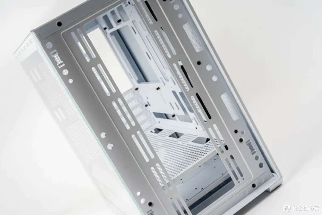 简洁七彩虹 iGAME ULTRA——B760M UltraZ+ 4060 UltraW+ C23MA UltraZ 装机分享