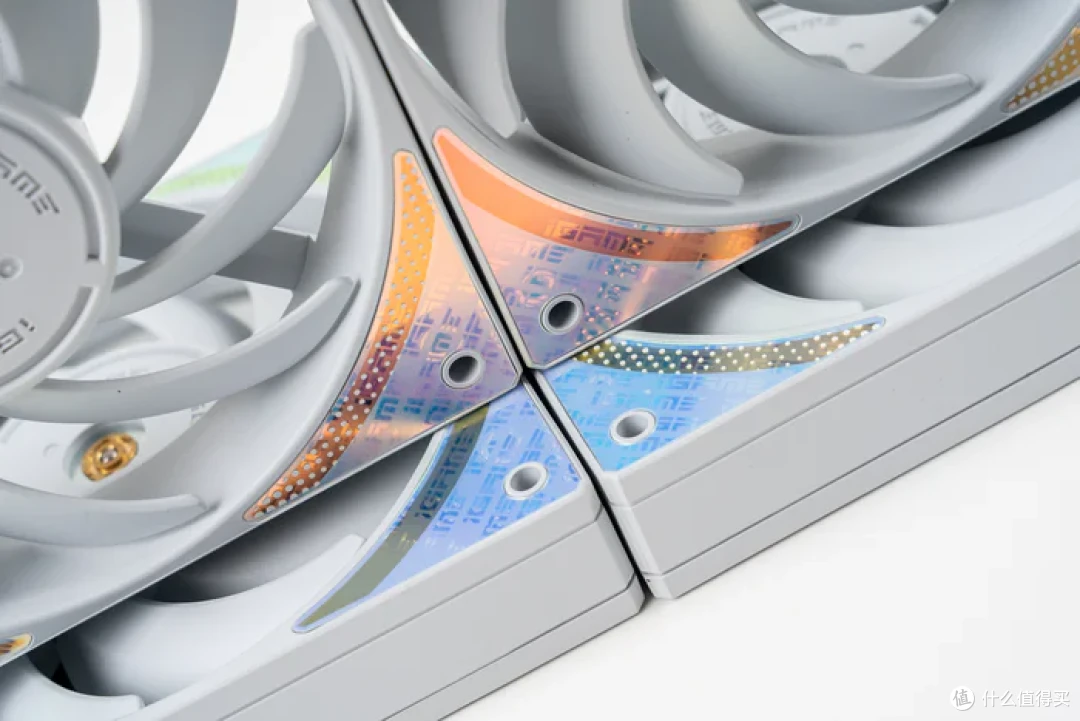 简洁七彩虹 iGAME ULTRA——B760M UltraZ+ 4060 UltraW+ C23MA UltraZ 装机分享