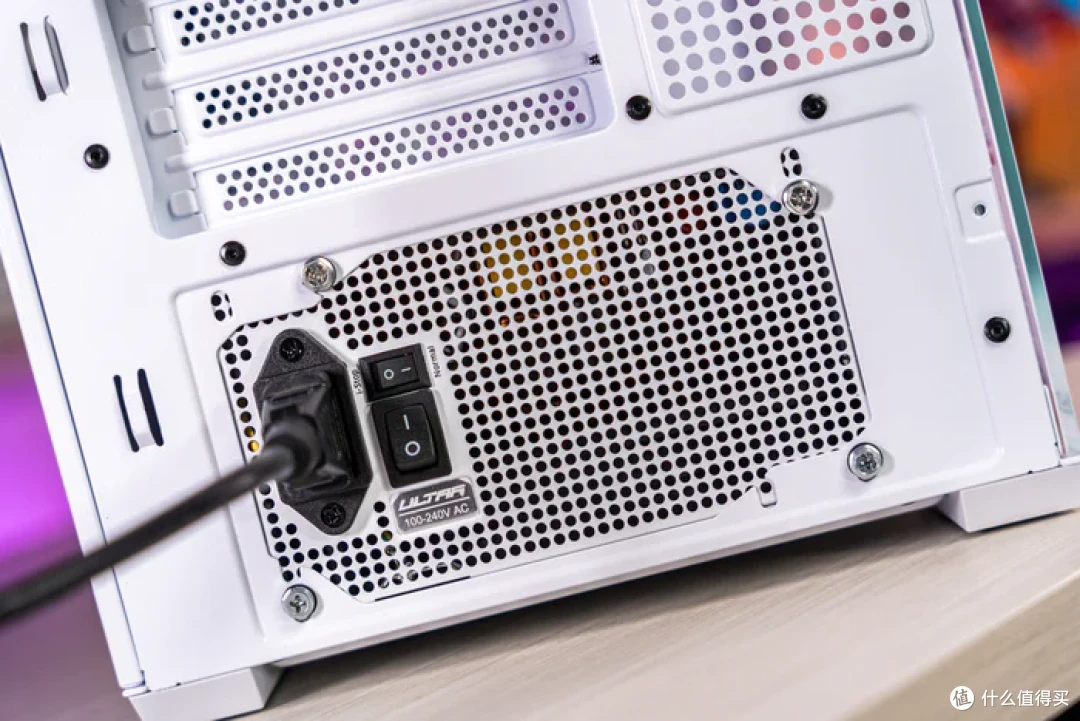 简洁七彩虹 iGAME ULTRA——B760M UltraZ+ 4060 UltraW+ C23MA UltraZ 装机分享