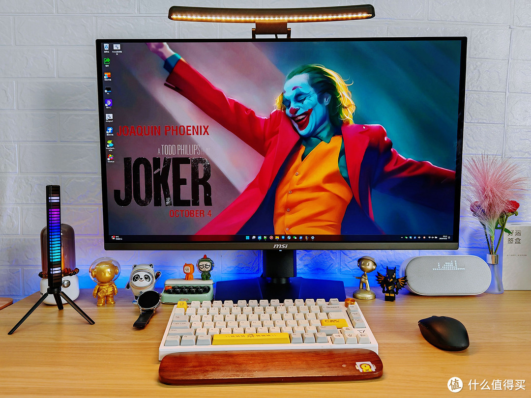 4K、240Hz、AI套件加持，微星MPG 321URX QD-OLED显示器玩的太高端