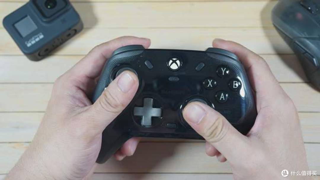 玩游戏必备外设，微动按键，炫酷灯带-盖世小鸡GAMESIR影舞者手柄