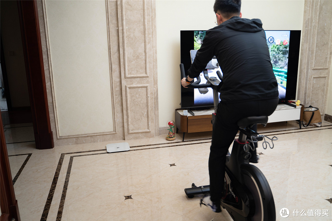 家里踩动感单车也能环游中国？野小兽动感单车V5体验测评