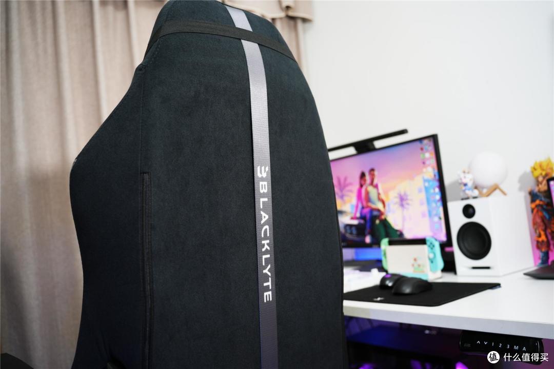 电竞房标配 潮流舒适兼具 BLACKLYTE 逐夜潮牌电竞椅L410使用体验