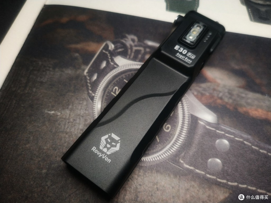 高能多用:RovyVon锐孚E30 PRO便携战术EDC强光手电