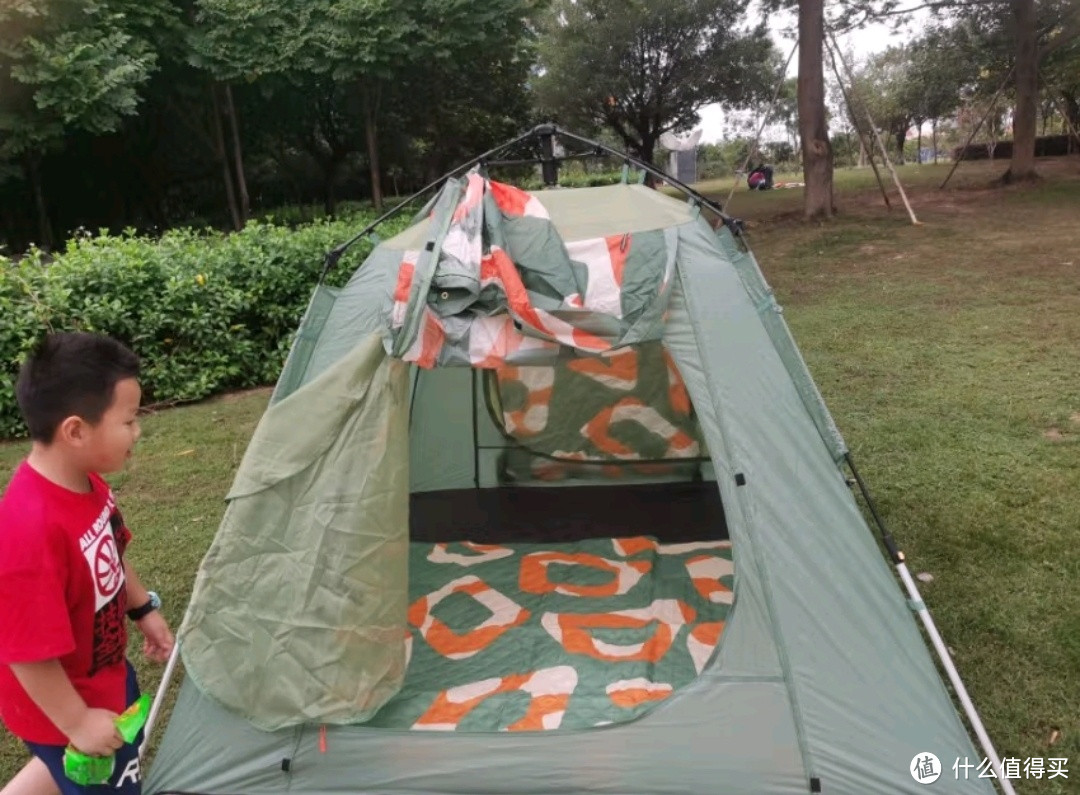 告别拥挤！大空间速开帐篷，让你的户外生活更加舒适自在！