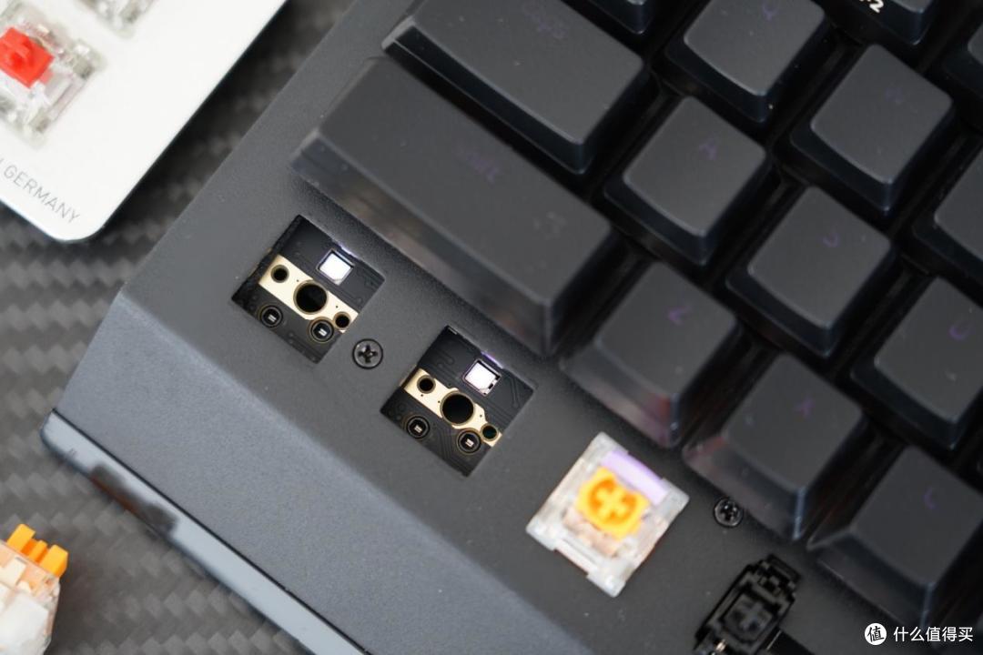 65%配列幽灵键帽三模热插拔:雷蛇黑寡妇V4迷你蜘蛛无线键盘分享