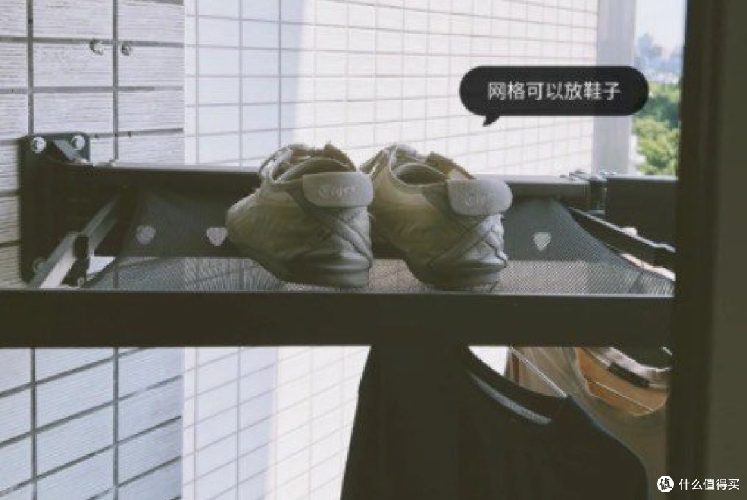 我用折叠晾衣架搞定了衣物晾晒