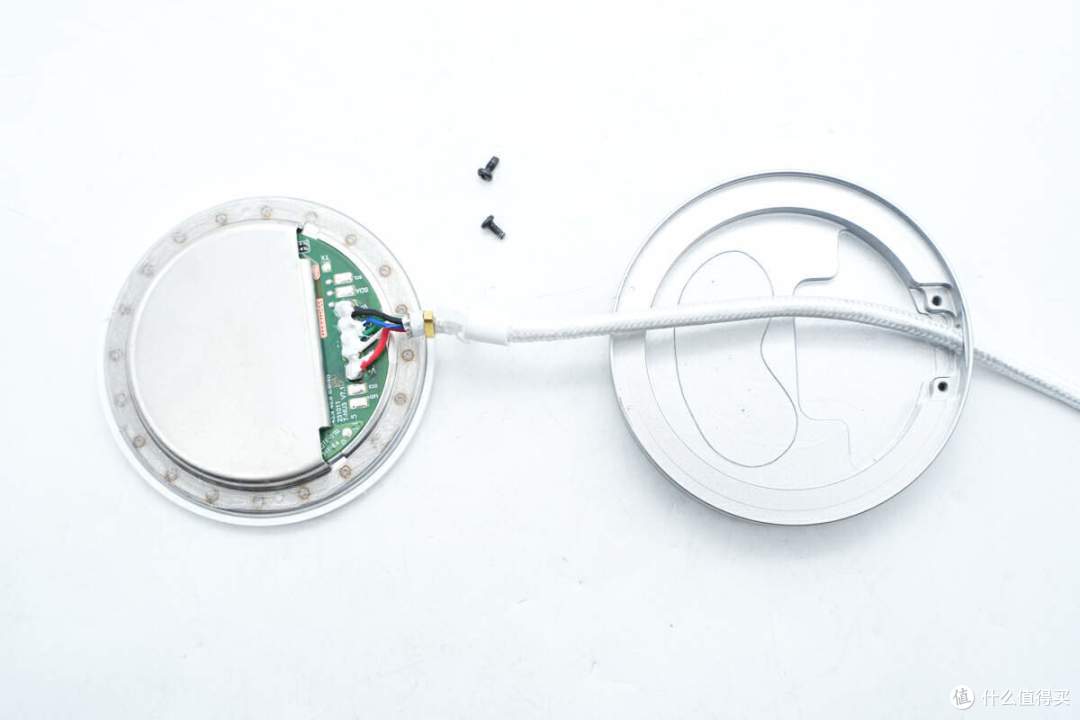 拆解报告：UGREEN绿联15W Qi2磁吸无线充电器W703