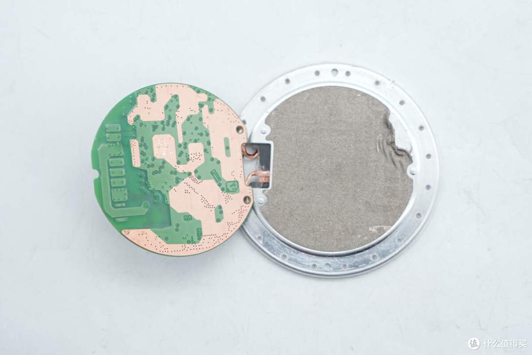 拆解报告：UGREEN绿联15W Qi2磁吸无线充电器W703