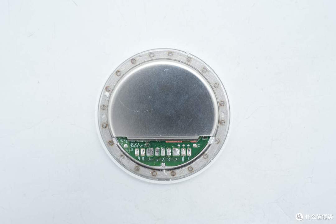 拆解报告：UGREEN绿联15W Qi2磁吸无线充电器W703