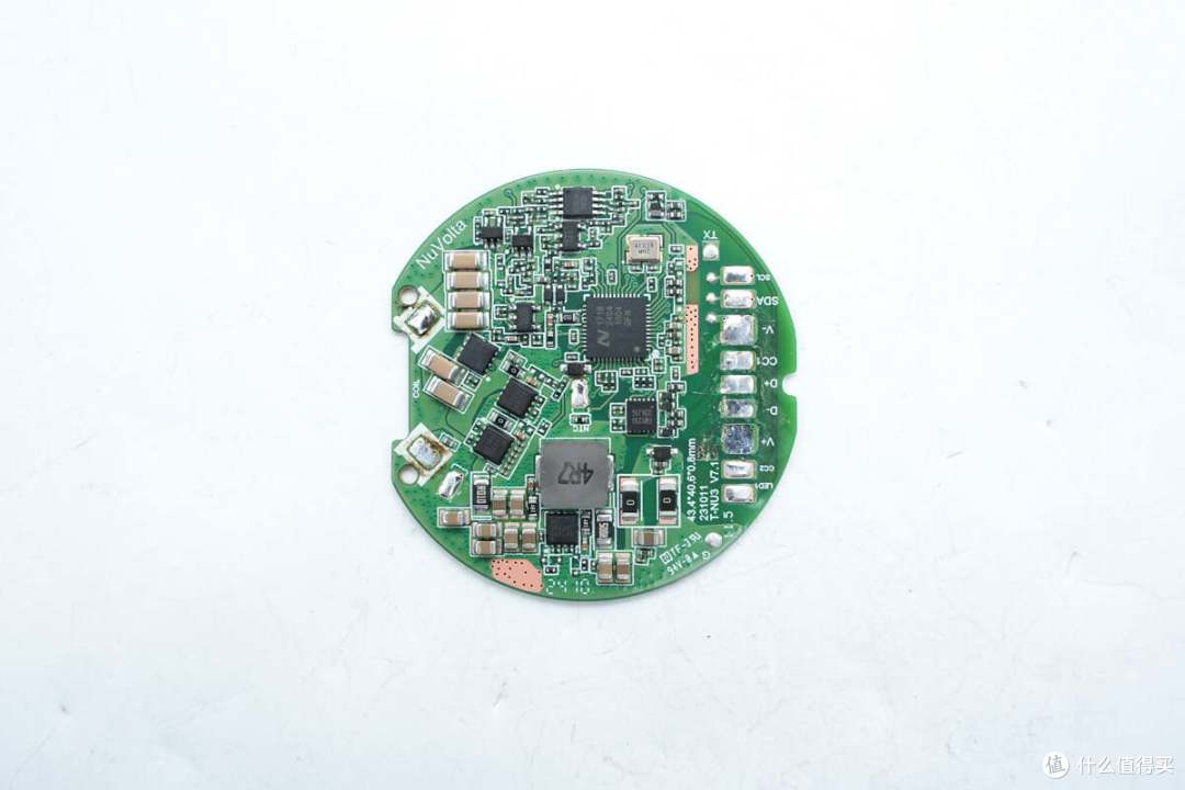 拆解报告：UGREEN绿联15W Qi2磁吸无线充电器W703