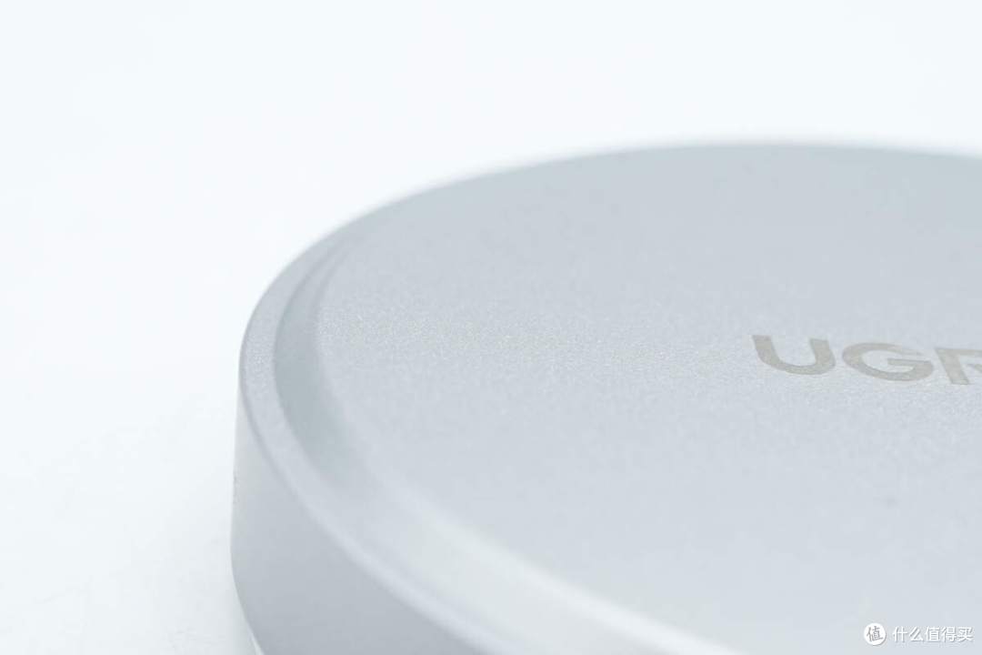 拆解报告：UGREEN绿联15W Qi2磁吸无线充电器W703