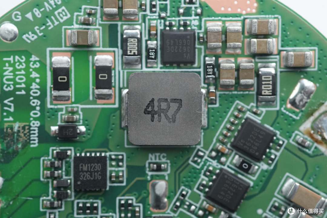 拆解报告：UGREEN绿联15W Qi2磁吸无线充电器W703