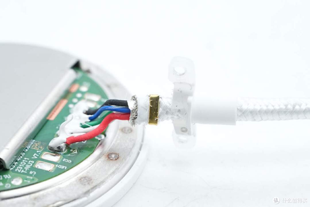 拆解报告：UGREEN绿联15W Qi2磁吸无线充电器W703