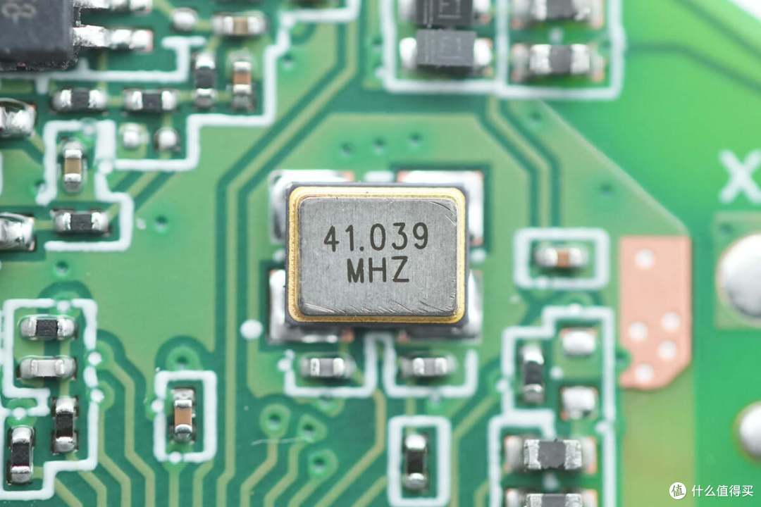 拆解报告：UGREEN绿联15W Qi2磁吸无线充电器W703