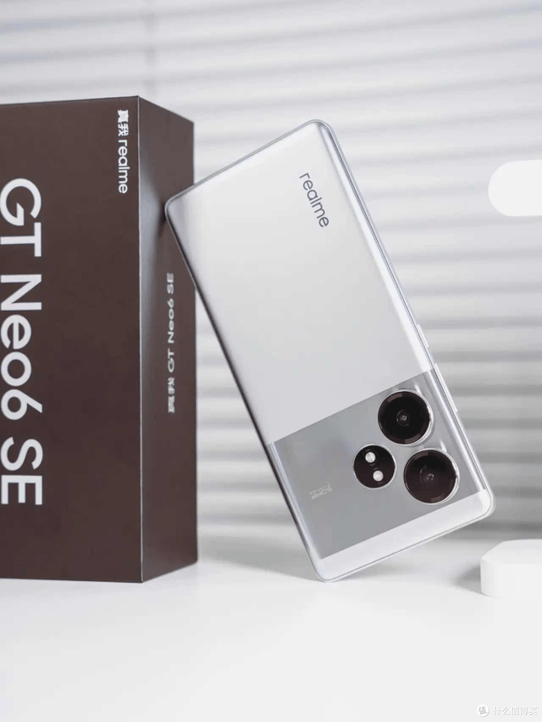 6000nit无双屏+5500mAh+100W闪充,realme新品真实体验!