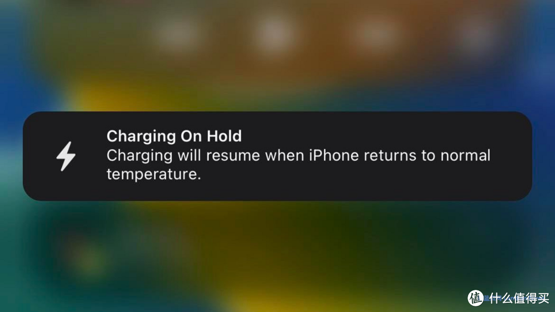 苹果提醒用户给iPhone充电时不要将其放到枕头/毯子/身体下(防止过热)