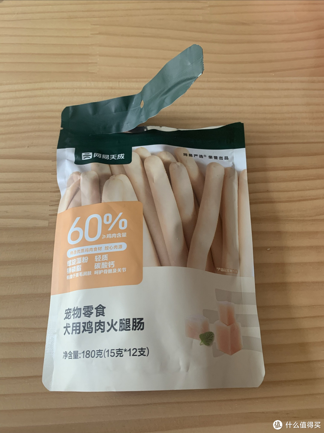 高达60%的鸡肉含量，猫和狗都爱吃的网易千城宠物零食分享。