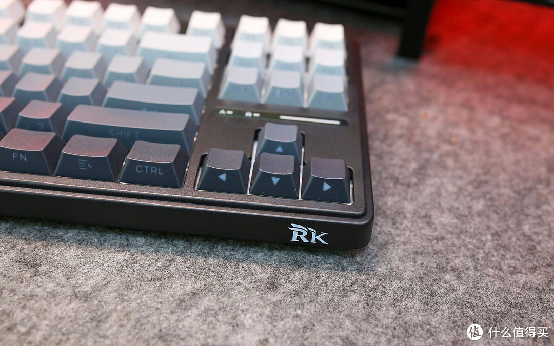 玩转色彩，触感升级：探索 RK 机械键盘的个性化魅力和 RGB 灯光效果