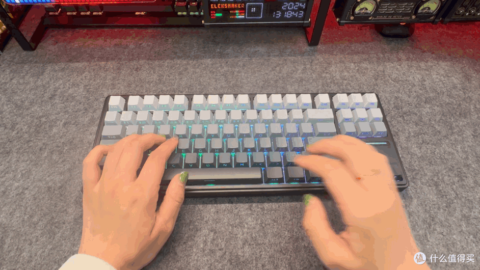 玩转色彩,触感升级:探索 RK 机械键盘的个性化魅力和 RGB 灯光效果