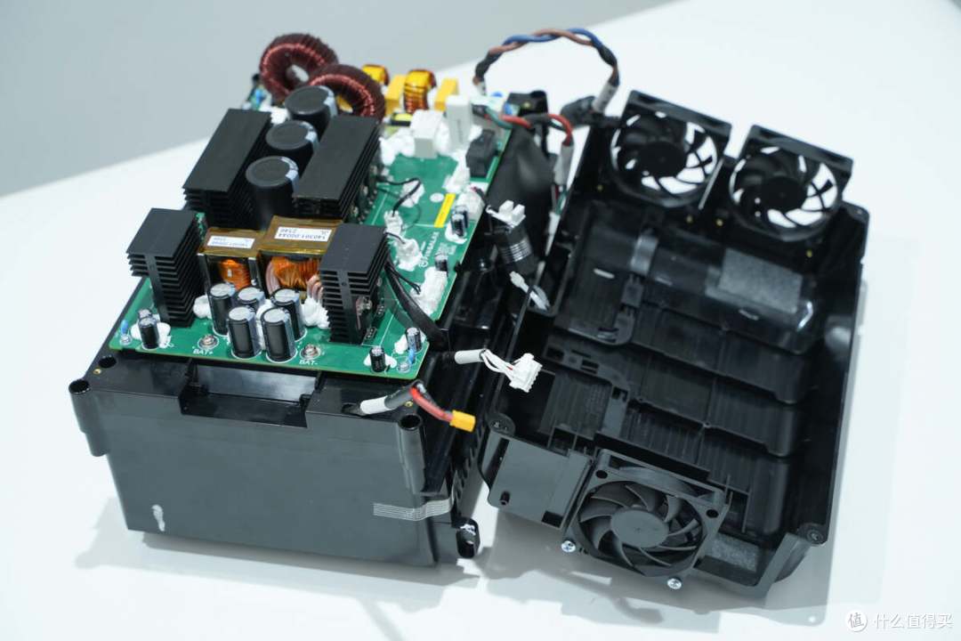拆解报告:EHOM 1650W 1024Wh便携式户外电源EP1650-3