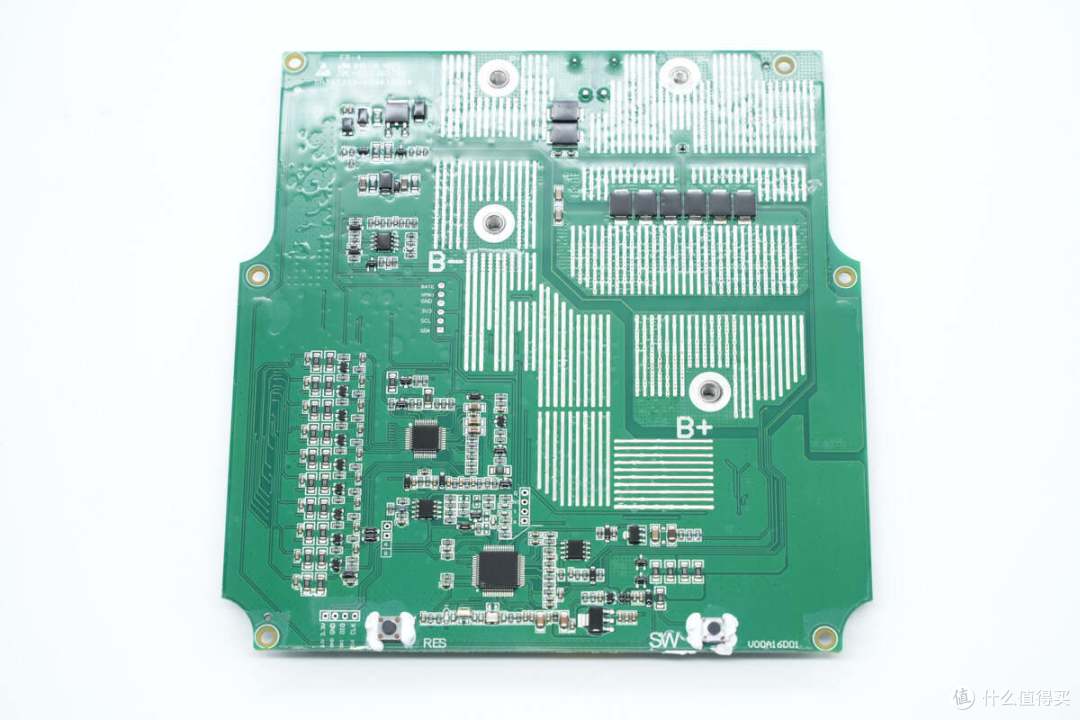拆解报告:EHOM 1650W 1024Wh便携式户外电源EP1650-3