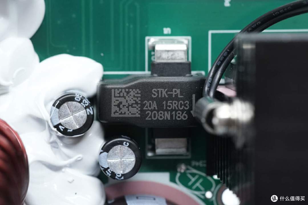 拆解报告:EHOM 1650W 1024Wh便携式户外电源EP1650-3