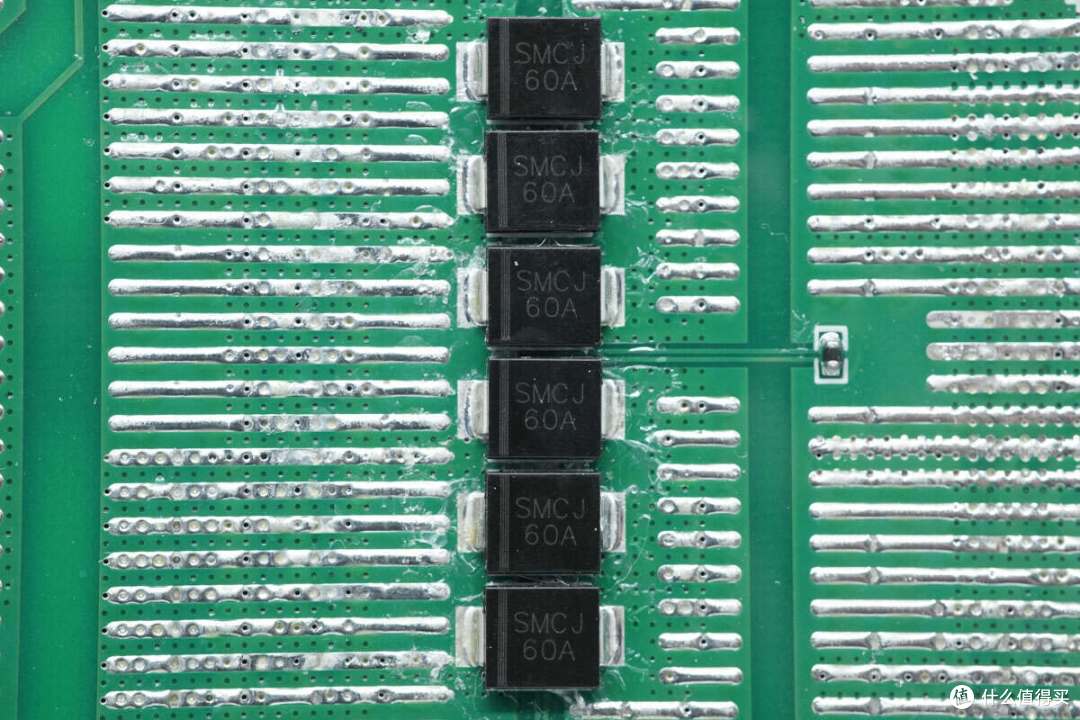 拆解报告:EHOM 1650W 1024Wh便携式户外电源EP1650-3