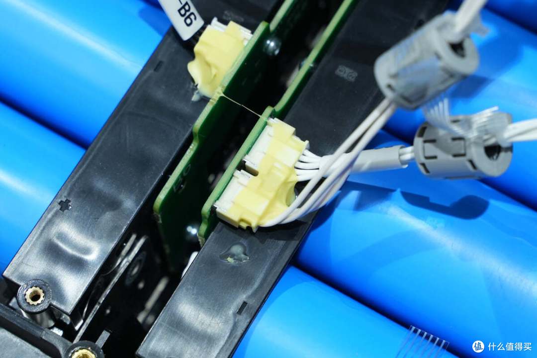 拆解报告:EHOM 1650W 1024Wh便携式户外电源EP1650-3