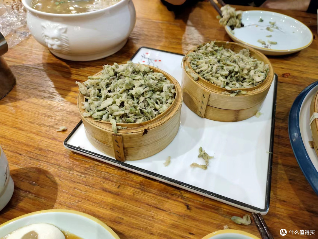 到季节才能吃到的槐树花，得到了母上大人的肯定！