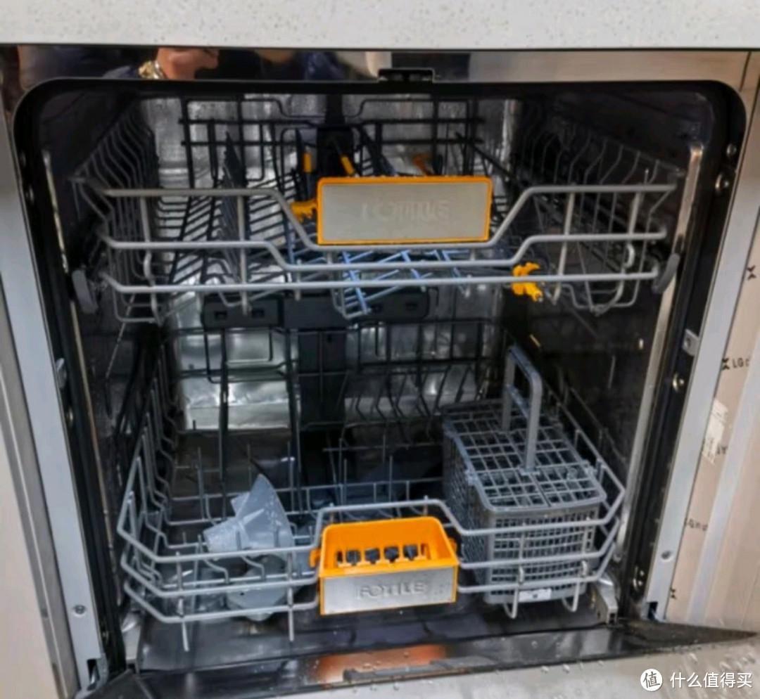 方太洗碗机V6系列嵌入式家用高能气泡洗 15套大容量锅碗一次洗 加强除菌 7天长效存储 一级水效VJ06