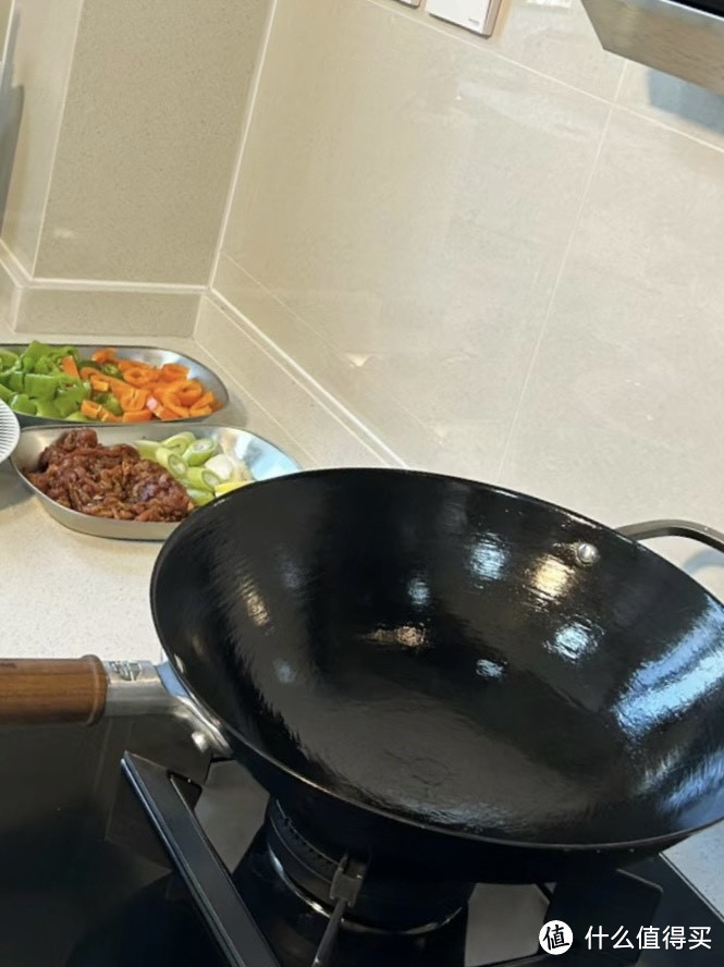 铁锅：家庭烹饪的得力助手