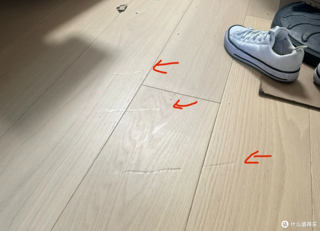 学邻居在地砖上重铺一层木地板,半年后,我哭着拆掉了