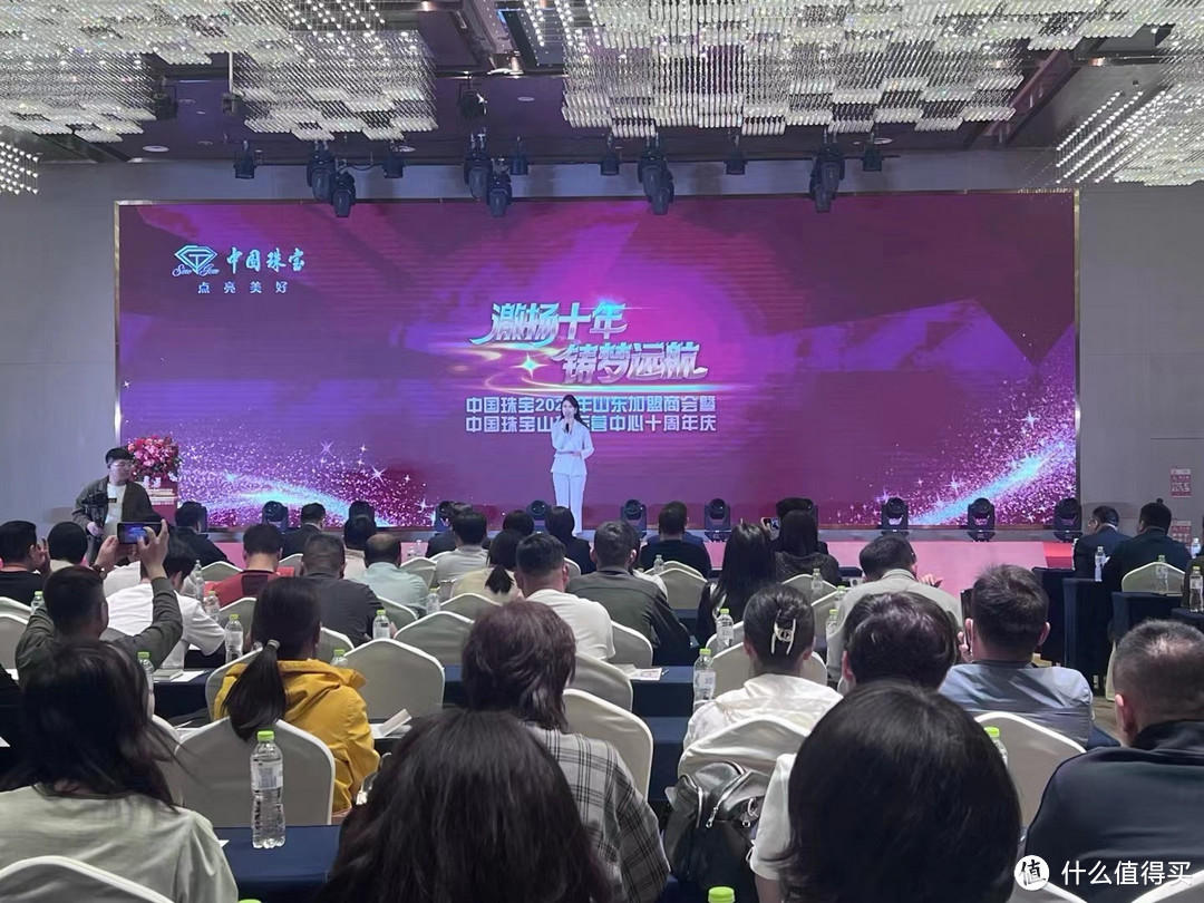 中国珠宝2024山东加盟商会，搭载华为智能机芯的健康腕表光耀登场