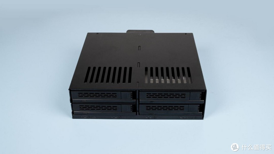 高效建设你的私人云盘，DIY NAS的不二之选——ICY DOCK MB324SP-B，免工具安装4盘位SATA/SAS硬盘抽取盒