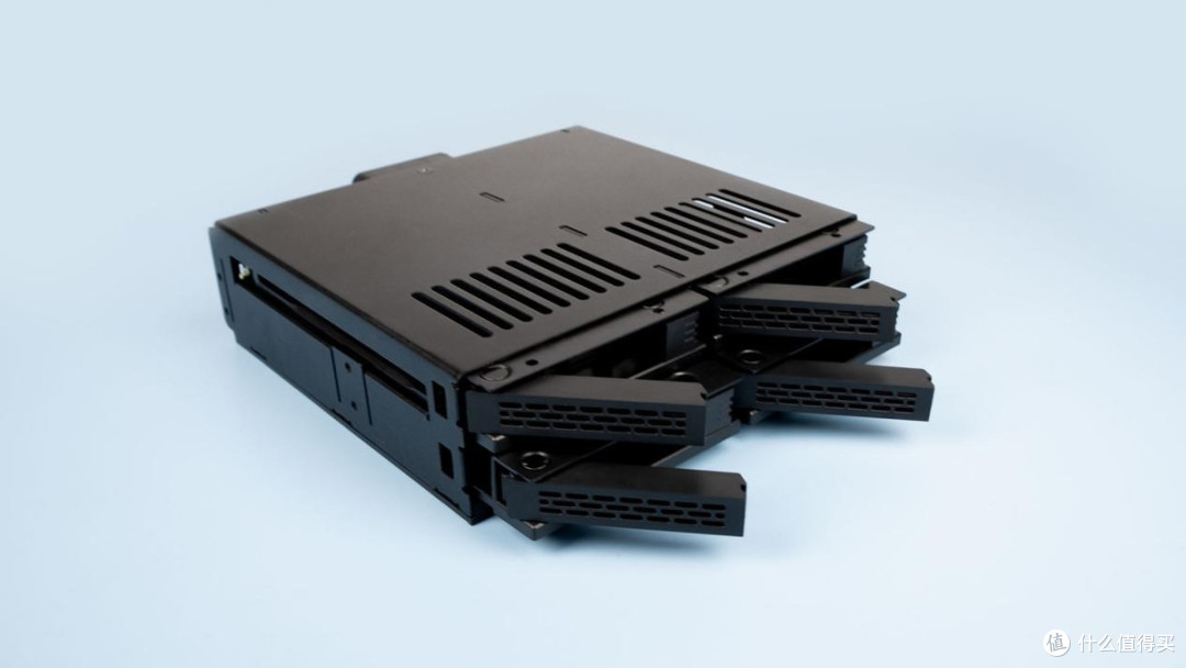 高效建设你的私人云盘，DIY NAS的不二之选——ICY DOCK MB324SP-B，免工具安装4盘位SATA/SAS硬盘抽取盒