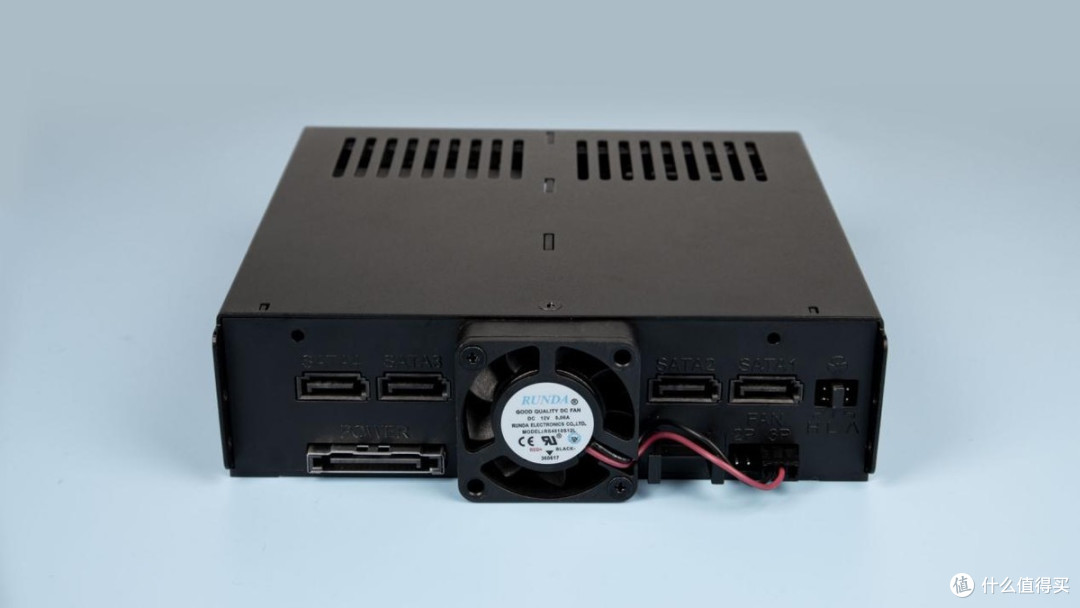 高效建设你的私人云盘，DIY NAS的不二之选——ICY DOCK MB324SP-B，免工具安装4盘位SATA/SAS硬盘抽取盒