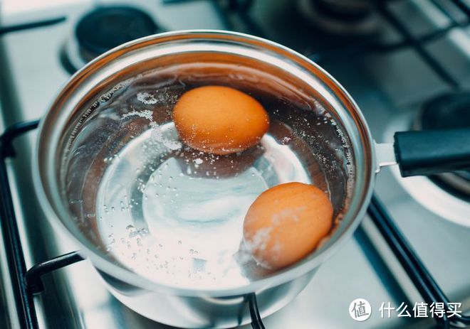 鸡蛋是冷水下锅还是热水下锅？