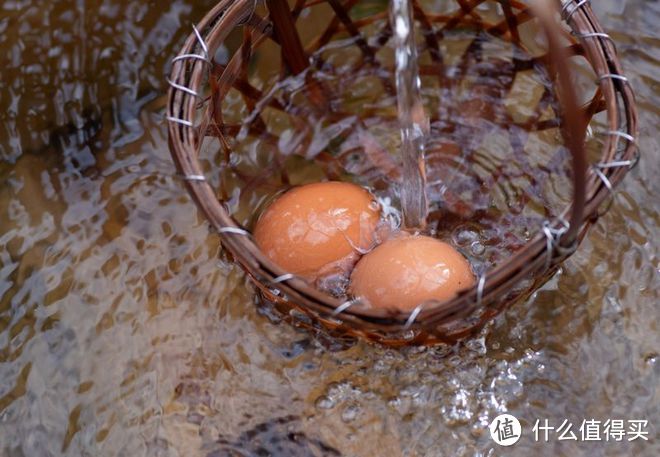 鸡蛋是冷水下锅还是热水下锅？