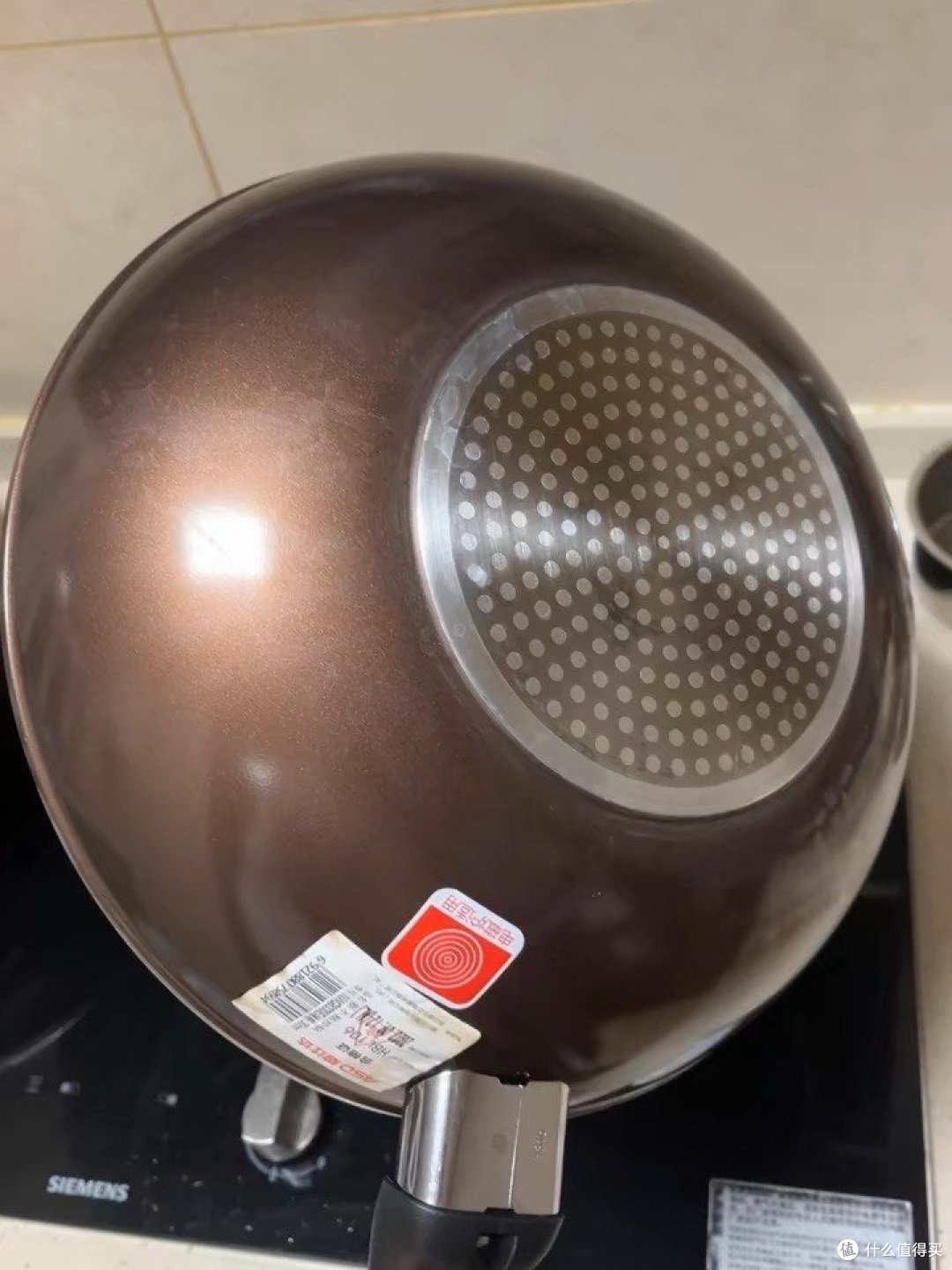 爱仕达不粘锅炒锅:家用炒菜新选择,明火燃气灶电磁炉通用,让你告别油烟烦恼