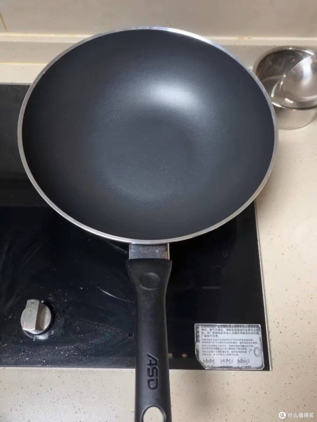 爱仕达不粘锅炒锅:家用炒菜新选择,明火燃气灶电磁炉通用,让你告别油烟烦恼