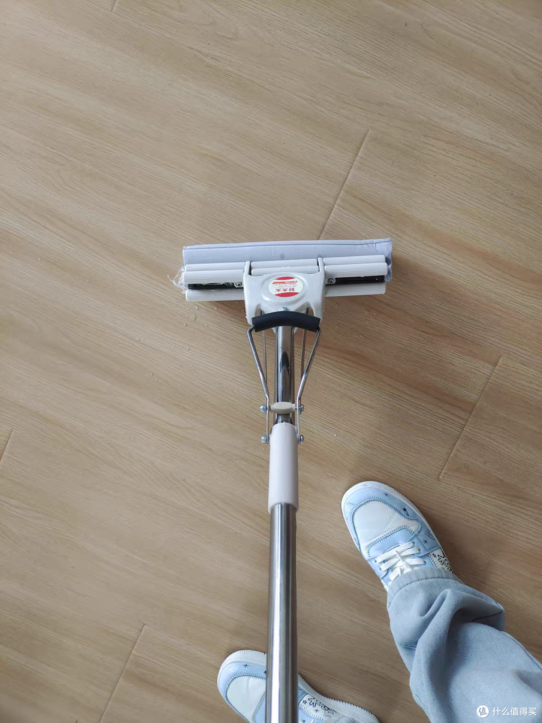 免手洗带滚轮的积水拖把