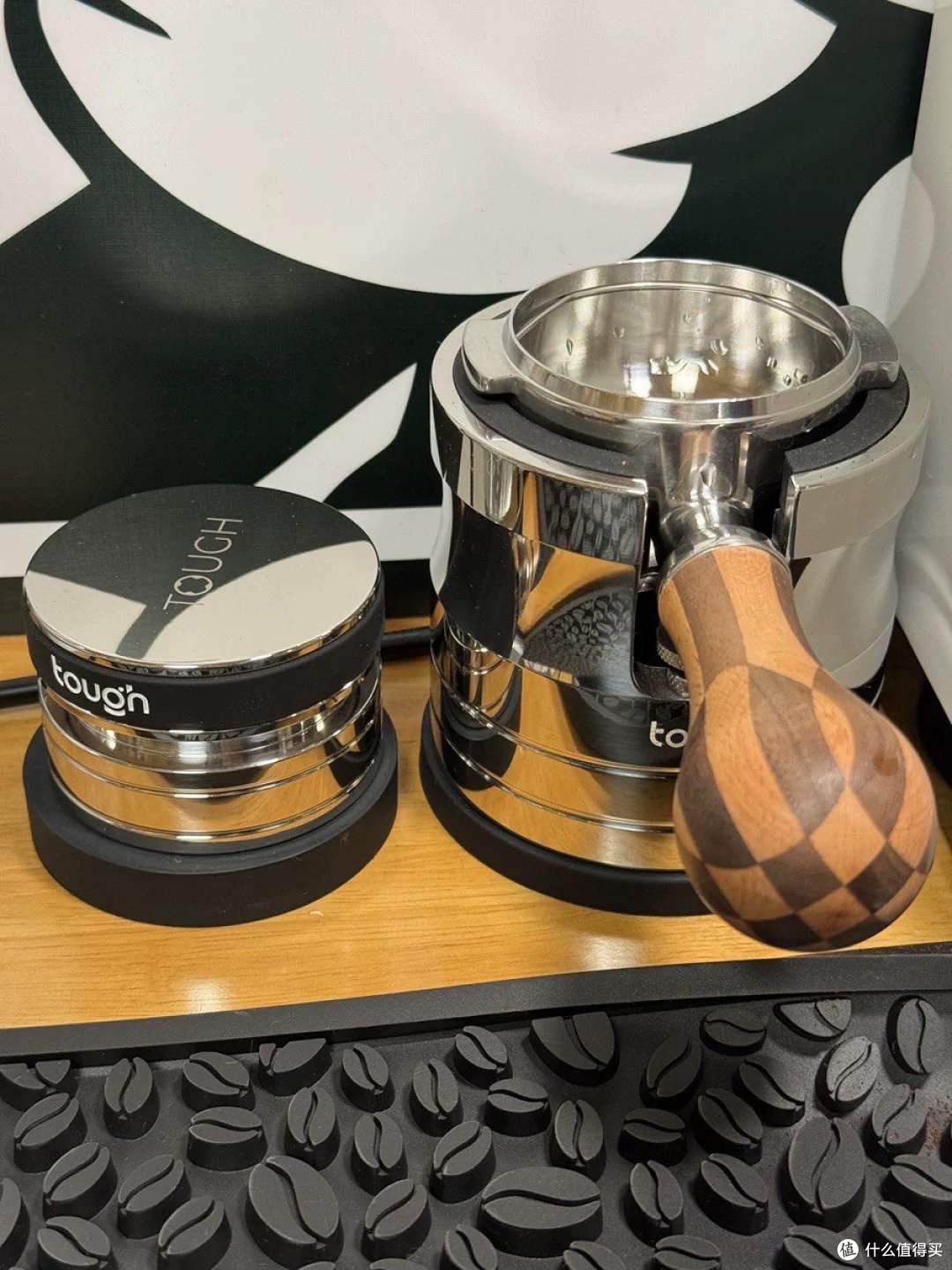 左：镜面款布粉压粉器，右：镜面款压粉底座