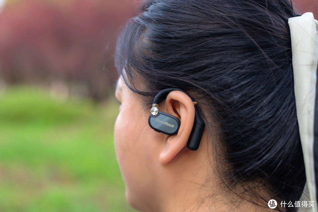 开放式耳机佩戴新体验，开石OpenRock X 双转轴设计久戴也舒适